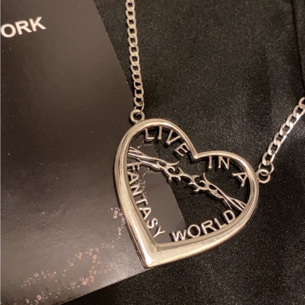 “Olivia Rodrigo- Sour prom” necklace.